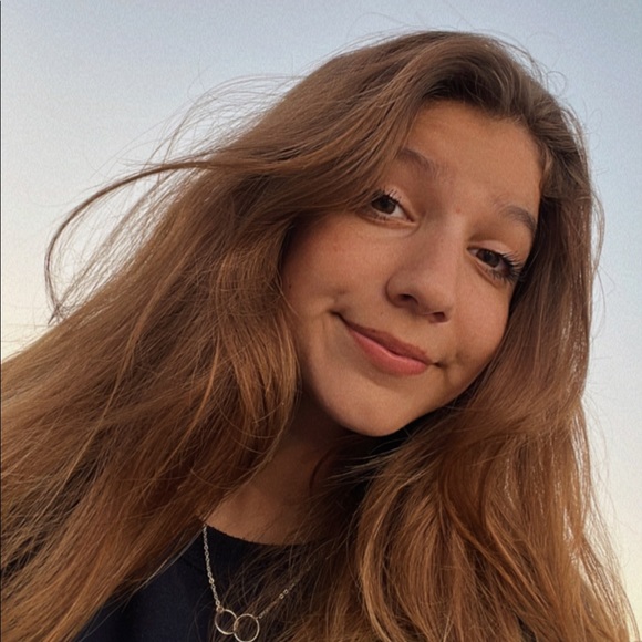 Meet your Posher, Adriana - Picture 1 of 1